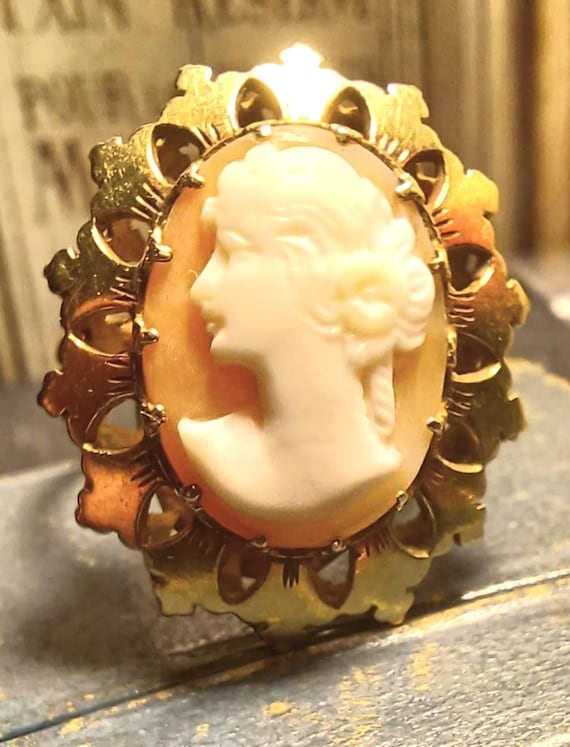 Vintage 14ct Gold Ornate Cameo Ring. Circa 1950 UK Ring Size L