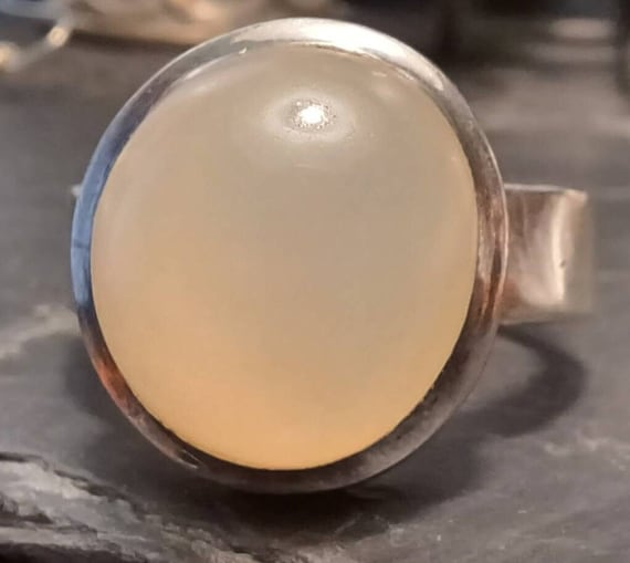 Vintage Hallmarked Solid Silver, Moonstone Ring. … - image 1