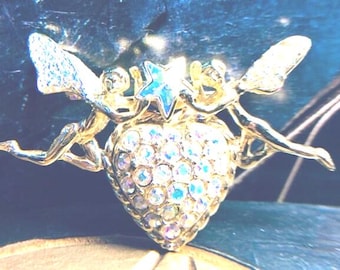 Prachtige vintage Kirks Folly Fairies Cherubs Love Heart & Star-broche, iriserende kristallen. Fairy Cherub.. Magisch item
