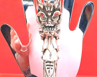Anillo de armadura de plata maciza de 74,2 g, totalmente contrastado, con diseño de demonio con cuernos, diablo o garra. Raro, 11 cm de largo sin cuerno.