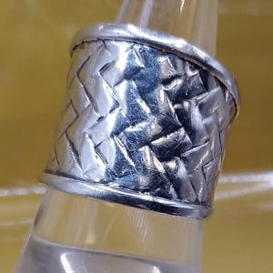 Vintage Silver 925 Band Basket Weave pressed pattern - UK Ring Size P 1/2