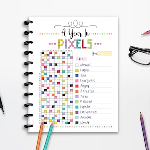 Un año en Pixels Tracker imprimible, Mood Tracker, DESCARGA INSTANTE, Motivación, Planificador feliz clásico, Media página, CUTLINES, 8.5x11, A4, A5