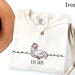 Comfort Colors® Mama Goose Shirt, Funny Mama Shirt, Mothers Day gift, New Mama gift, Funny Mom gift, Goose Mama Shirt, Mama Gift Shirt bild 9