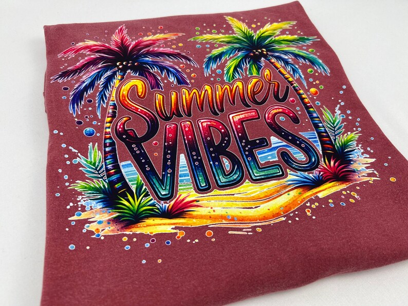 Camiseta Comfort Colors® Summer Vibes, Camiseta de verano a la moda, Camiseta para vacaciones, Camiseta retro de verano, Camiseta para vacaciones de verano, Ambiente playero, Regalo de verano imagen 1