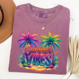Camiseta Comfort Colors® Summer Vibes, Camiseta de verano a la moda, Camiseta para vacaciones, Camiseta retro de verano, Camiseta para vacaciones de verano, Ambiente playero, Regalo de verano imagen 7