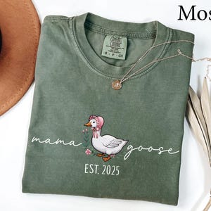 Comfort Colors® Mama Goose Shirt, Funny Mama Shirt, Mothers Day gift, New Mama gift, Funny Mom gift, Goose Mama Shirt, Mama Gift Shirt bild 1