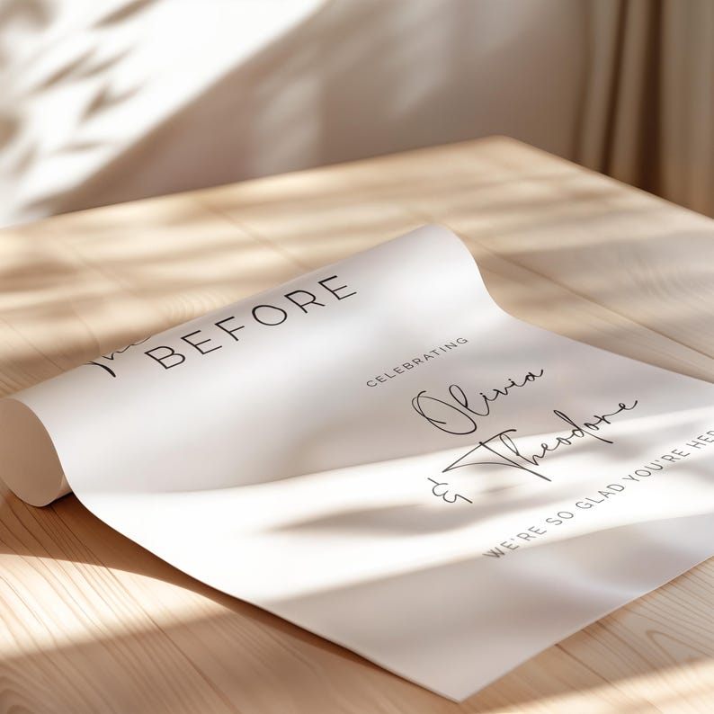 Pu&ograve; includere: Un cartello bianco con il testo "Before Celebrating Olivia & Theodore We're so glad you're here" in corsivo nero.