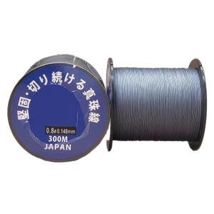 Może przedstawiać: Szpula niebieskiej żyłki wędkarskiej z japońskim tekstem na etykiecie. Etykieta zawiera napis "0.8# 0.148mm 300M JAPONIA".