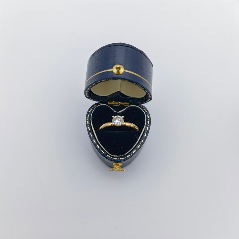 Scatola porta-anello a forma di cuore vintage fatta a mano, elegante scatola porta-anello per fidanzamento e matrimonio, foto della sposa, scatola porta-anello vintage immagine 1
