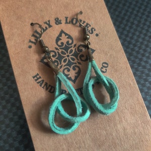 Aldea leather cord knot earrings Bild 3