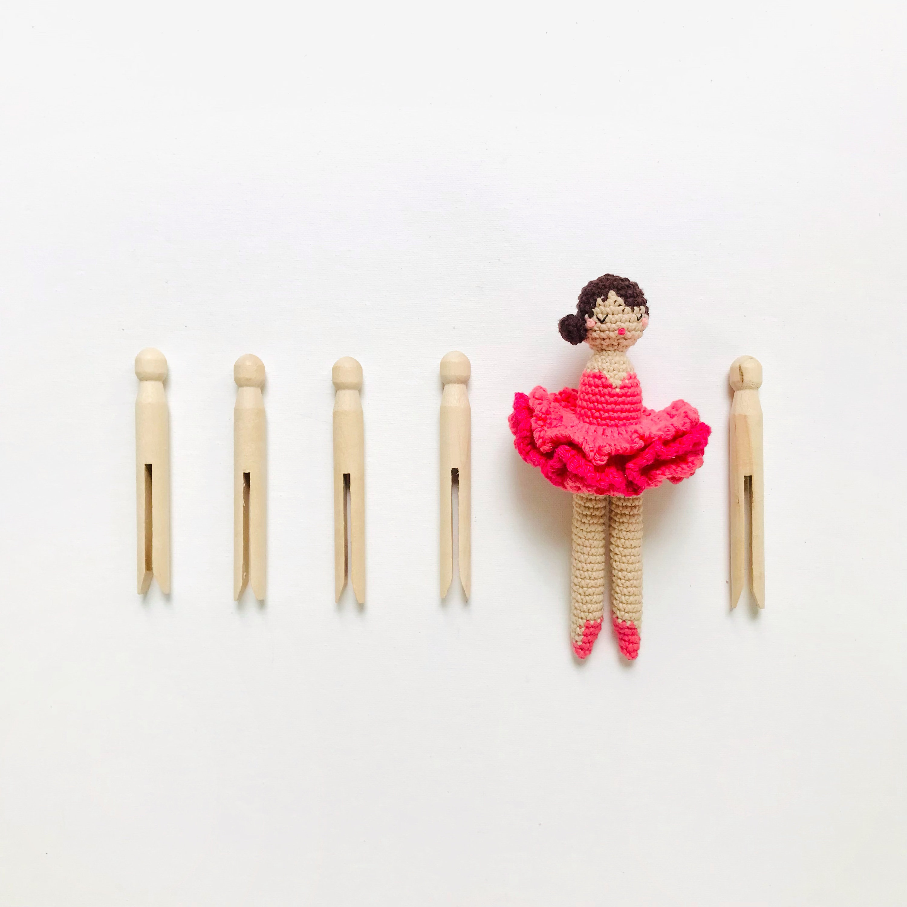 Wooden Doll Pins - 25 Clothes Pins for Classroom and Craft