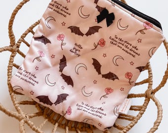 Fae Romantasy Kindle Sleeve, Zipper Pouch, Kindle Cover, Book Sleeve, Book Merch, E-Reader Sleeve, Bookish, Books, Romantasy Reader, acotar