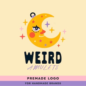 Op de afbeelding: Een logo-ontwerp met een lachende gele halve maan en sterren. Het woord "WEIRD" staat boven "AMULETS" in een speels lettertype. De tekst "PREMADE LOGO FOR HANDMADE BRANDS" staat onderaan, tegen een lichtgele achtergrond.