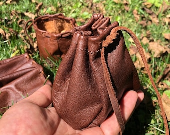 Klein leren muntzakje - vintage stijl - middeleeuws etui - handgemaakt zakje - duurzaam leren zakje - leren tas - groot leren zakje