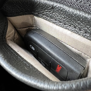 Llavero para automóvil con tela Faraday, bolsas de bloqueo de señal para automóvil Bolsas con cremallera para llavero de automóvil, el soporte para llave de automóvil puede proporcionar un bloqueador de señal