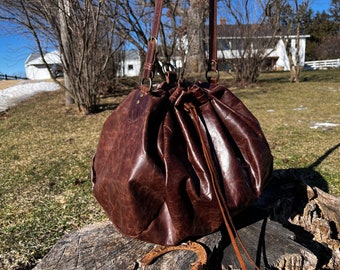 Brown Leather Pouches, Adjustable Shoulder Strap Pouch, Leather Drawstring Bag, Groceries Bag, Toys Bag, travel pouch, LARP, Reenactment