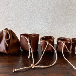 Brauner Lederbeutel, Kordelbeutel, Würfelbeutel, Kordelbeutel, Würfelbeutel, Schmuckbeutel, Beuteltasche, LARP, ätherische Öle und Reenactment