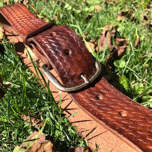 Handcrafted Leather Belt: Minimalist Groomsmen Gift, Made in USA