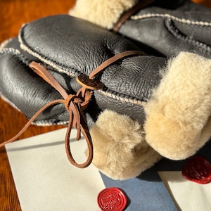 Men’s Genuine Black Sheepskin Mittens made with Soft and Warm Men&#39;s Mittens, Winter Gloves, Perfect Gloves Gift for Him, Durable Mittens