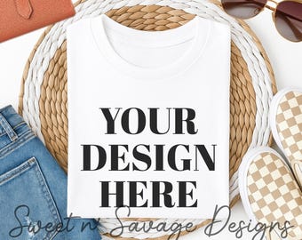 Bella canvas wit shirtmodel | 3001 White Flay Lay-mockup | Mockup gevouwen T-shirt | Trendy overhemdmodellen | POD witte T-shirt mock