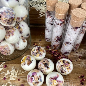 Rozenbadbom, rozengeurende badpraline, vegan badtruffel, badzout met rozen, bloemenbad met rozenblaadjes, wellnessset afbeelding 3