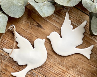 Pair of doves in white, decoration for wedding, gift tags for weddings dove, dove of peace, wedding table decoration, wedding doves