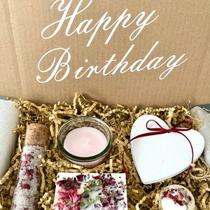 Personalisierte Wellness Geschenkbox für Frauen Geschenkkorb mit Name, Wellness Geschenkkorb mit Trockenblumen Geschenkset Entspannung Rose Bild 10