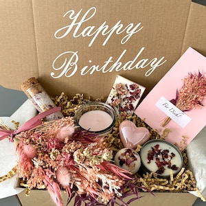 Personalisierte Wellness Geschenkbox für Frauen Geschenkkorb mit Name, Wellness Geschenkkorb mit Trockenblumen Geschenkset Entspannung Rose Rose Trockenblumen