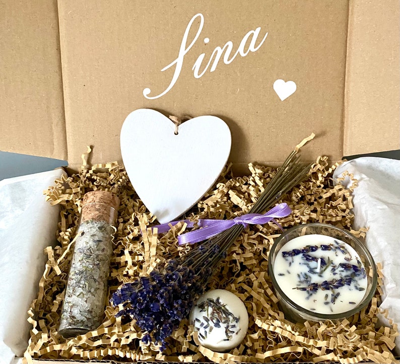 Personalisiertes Geschenk für Frauen, Wellnessbox mit Namen, Geburtstagsgeschenk für Mama, Verwöhnset Lavendel, Geschenkset zu Muttertag, Lavendel Pur
