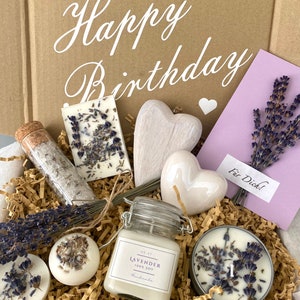 Personalisiertes Geschenk für Frauen, Wellnessbox mit Namen, Geburtstagsgeschenk für Mama, Verwöhnset Lavendel, Geschenkset zu Muttertag, Bild 2