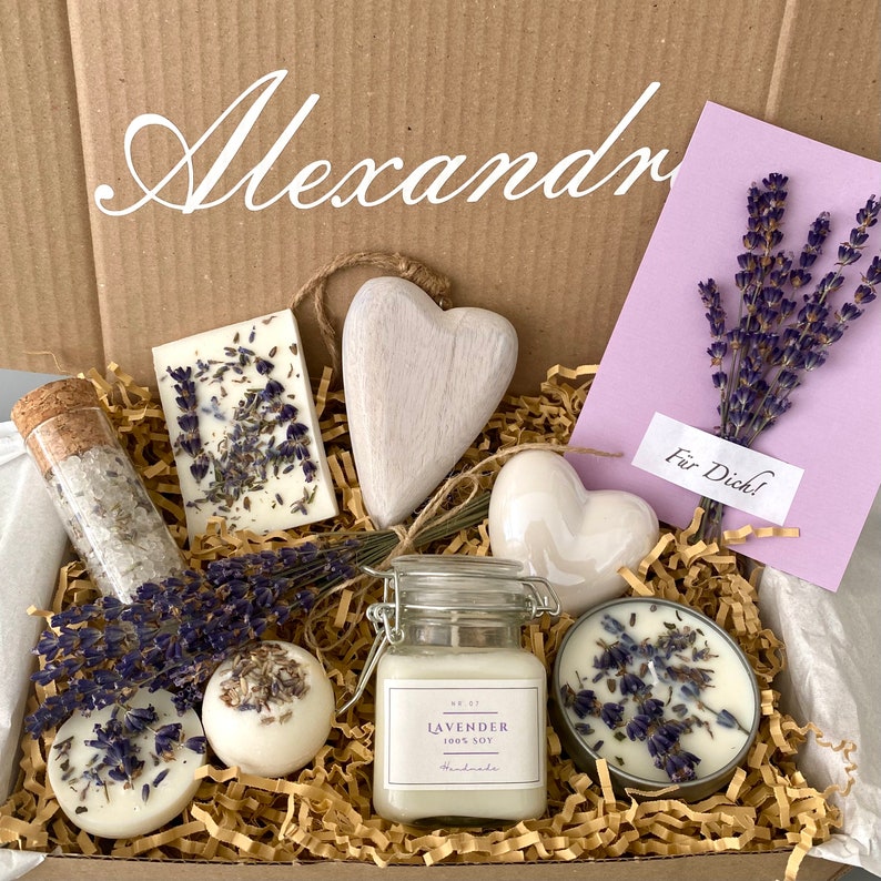 Personalisiertes Geschenk für Frauen, Wellnessbox mit Namen, Geburtstagsgeschenk für Mama, Verwöhnset Lavendel, Geschenkset zu Muttertag, Lavendel Premium
