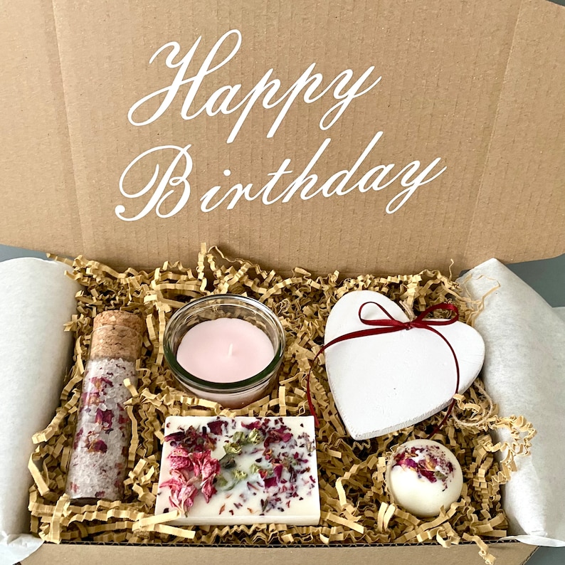 Personalisierte Wellness Geschenkbox für Frauen Geschenkkorb mit Name, Wellness Geschenkkorb mit Trockenblumen Geschenkset Entspannung Rose Rose Pur
