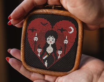 Modèle de point de croix Elvira maîtresse de l'obscurité, Saint Valentin, broderie sombre, broderie, coeur, amoureux, mini modèle, ornement