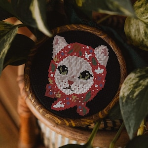 Patrón de punto de cruz gato babushka, gato cottage, selynn lee art, bordado, pañuelo, moderno, mini patrón, contemporáneo