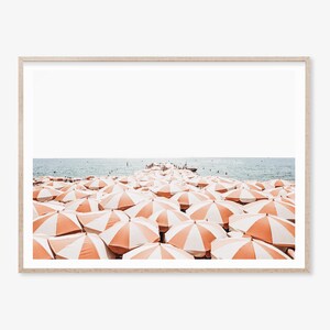 Impresión fotográfica de PARAGUAS color melocotón, decoración bohemia, póster de playa imprimible, descargable, descarga digital, arte mural escandinavo