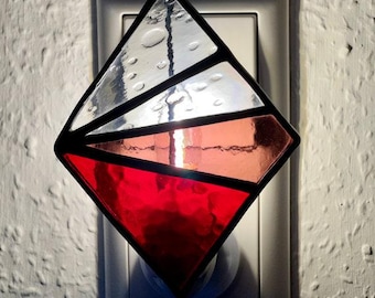 Geometryczna lampka nocna witrażowa: nowoczesny diamentowy design