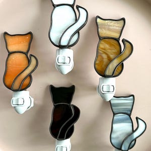 Cat Nightlight: Stained Glass Kitten Design, Perfect for Feline Lover Gift or Kids Bedroom, Unique Decorative Kitty Night Light