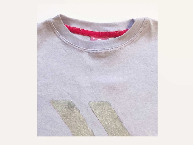 Handpainted Silver Fast Forward Sign Kids Tshirt 1-7y in 4 col,cool kids,original design silver fast forward sign tshirt,kids gift tshirt