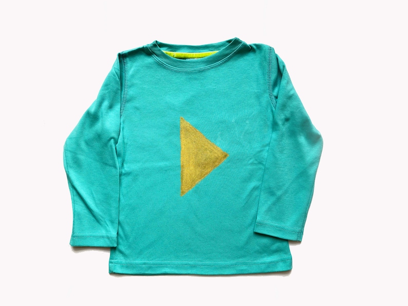 Handpainted Gold Play Sign Kids Tshirt 1-7y in 4 colors,cool kids,original design gold play sign tshirt,kids gift,cool kids designs tshirt