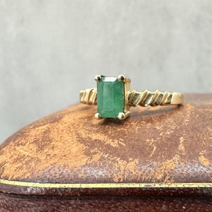 Vintage 10K Gold Emerald Ring