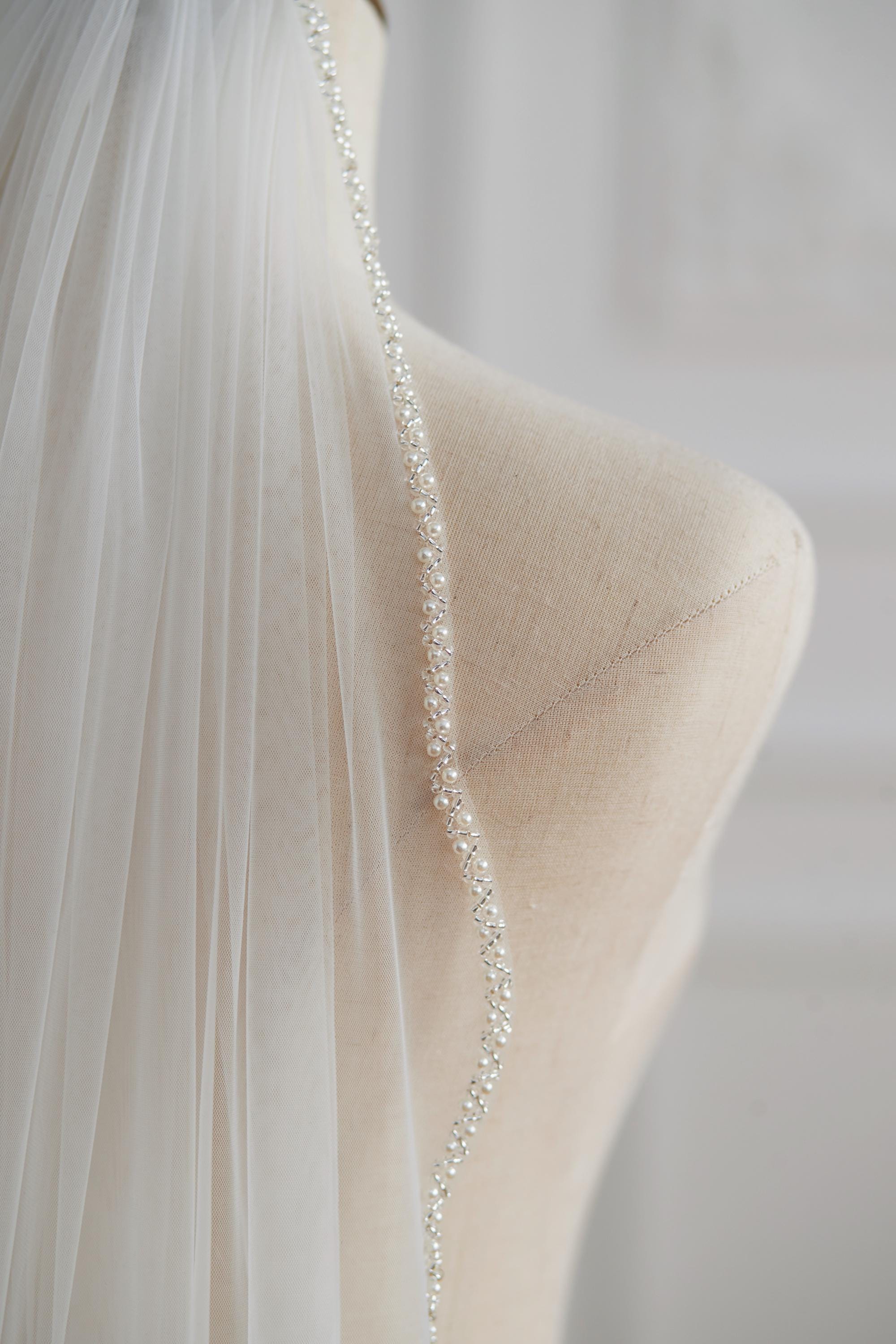 1 Tier Beaded Edge Veil, Scalloped Edge Veil, Elegant Fingertip Veil, Chapel Wedding Veil, White Ivory Beaded Bridal Veil
