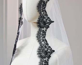 Gothic Wedding Mantilla Veil with Eyelash Appliques, Black Scalloped Lace Trim Veil, Dark Romance Headpiece, French Chantilly Veil Fingertip