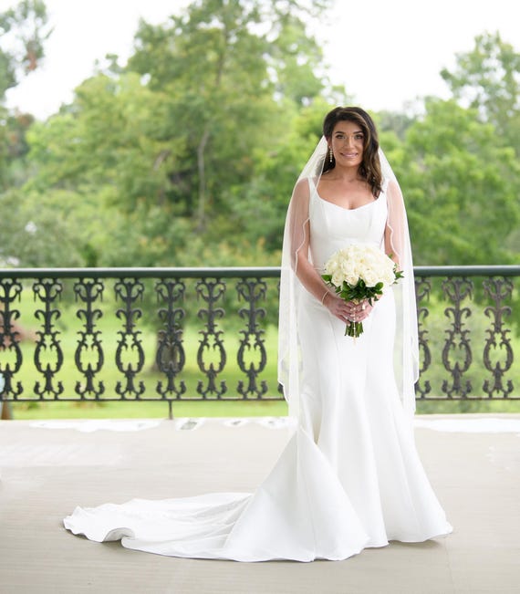 1 Tier Beaded Edge Veil, Scalloped Edge Veil, Elegant  display picture 1