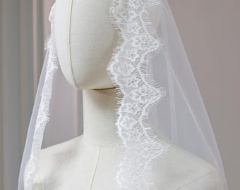 Handmade Bridal Mantilla Veil, 1 Tier Chantilly Waltz Veil with Scalloped Eyelash Lace Trim, Romantic Floral Wedding Headpiece with Comb