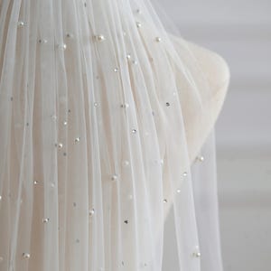 Handcrafted Pearl Bridal Veil: Rhinestone Detail, Soft Tulle