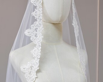 Handmade Lace Mantilla Bridal Veil, 1 Tier Fingertip Veil with Embellished Beaded Sequins Lace Edge & Appliques, Vintage Headpiece with Comb