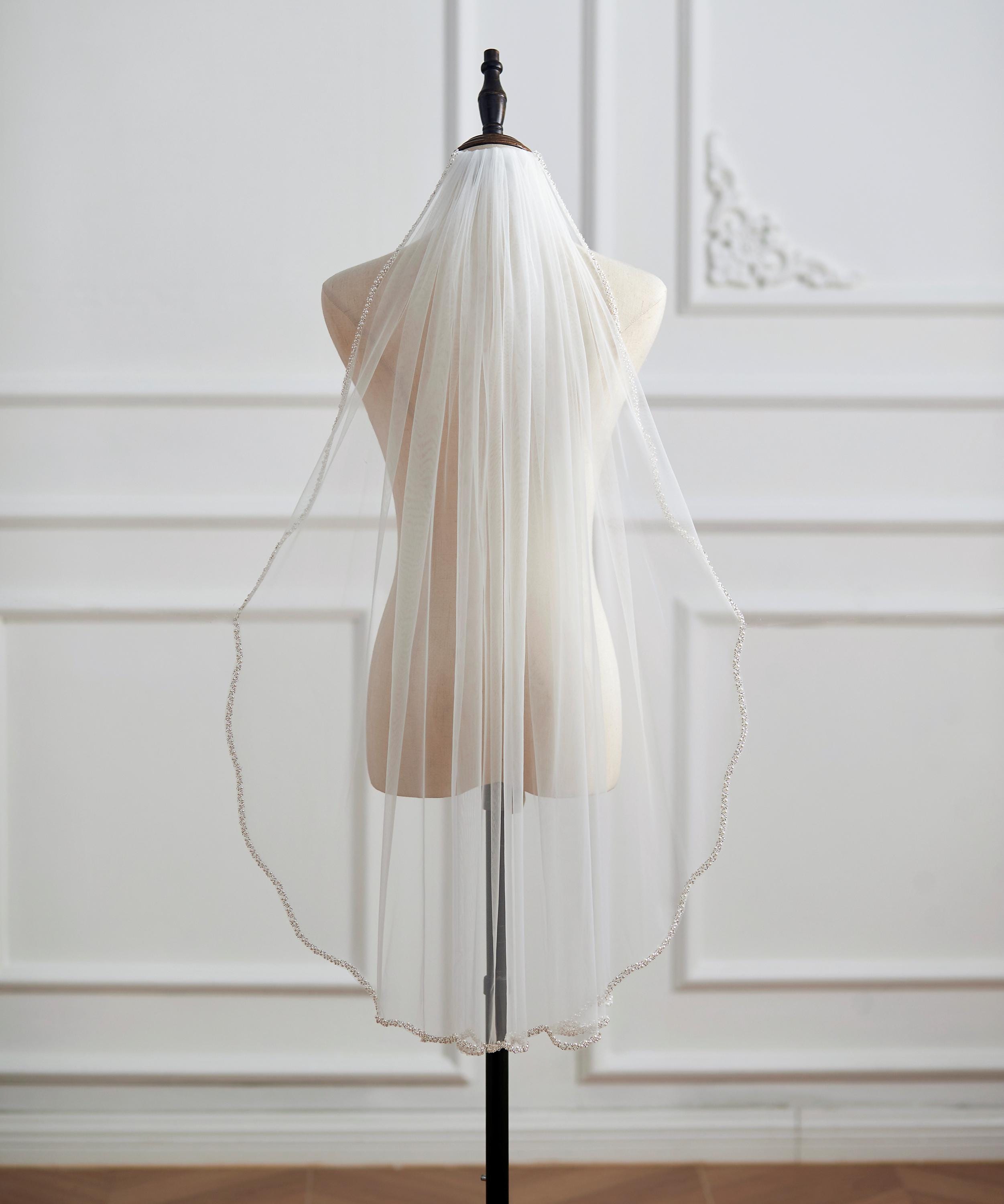 1 Tier Beaded Edge Veil, Scalloped Edge Veil, Elegant Fingertip Veil, Chapel Wedding Veil, White Ivory Beaded Bridal Veil