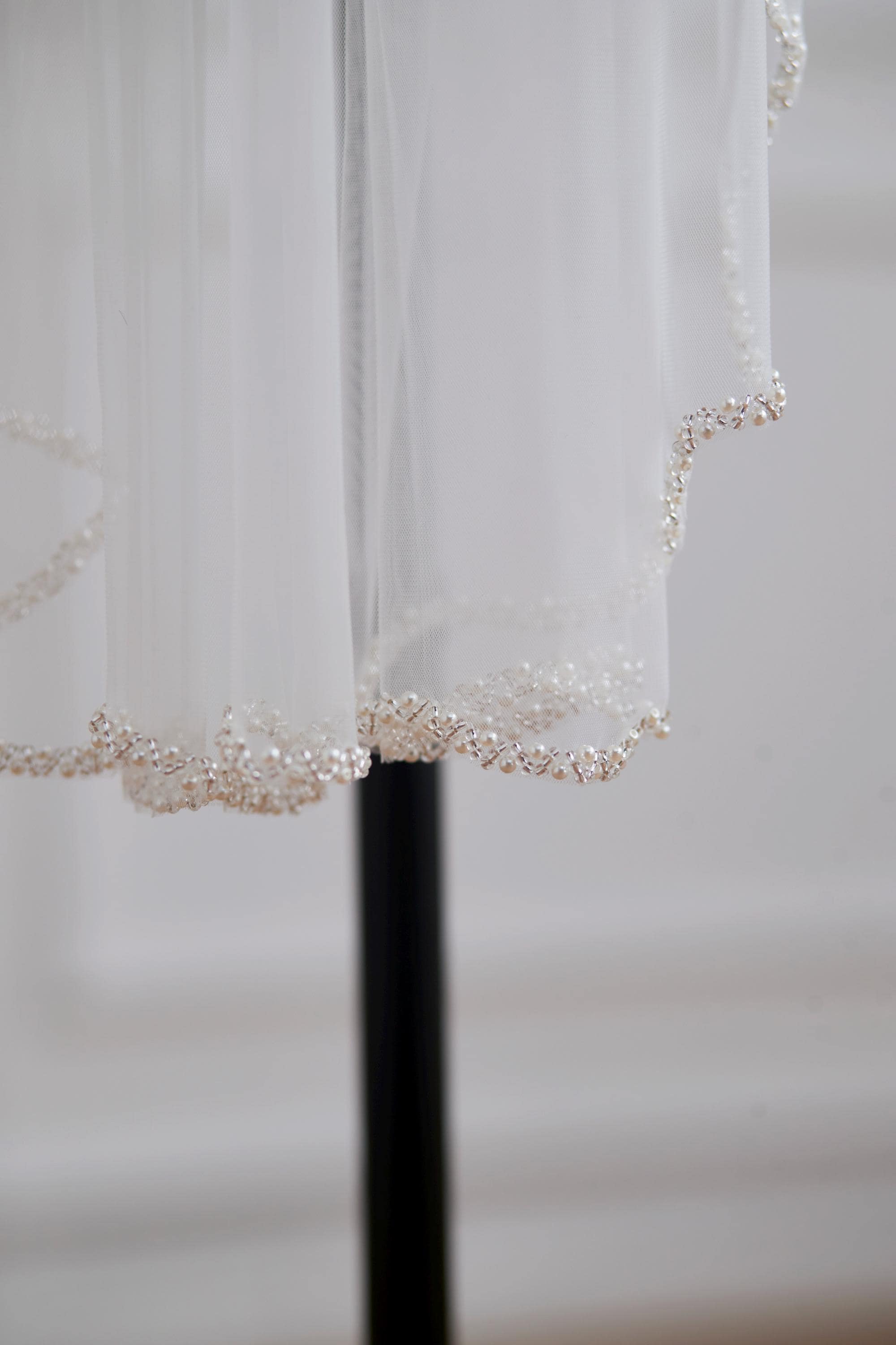 1 Tier Beaded Edge Veil, Scalloped Edge Veil, Elegant Fingertip Veil, Chapel Wedding Veil, White Ivory Beaded Bridal Veil