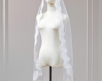 Lace Mantilla Wedding Veil, Waltz 1 Tier Bridal Veil with Eyelash Lace, Spanish Style Veil with Comb, French Chantity Lace Veil