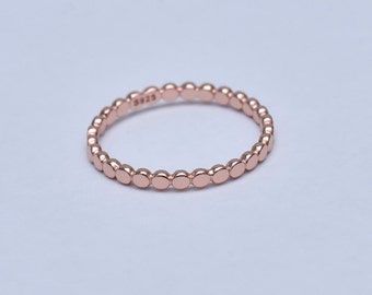 Anillo minimalista de oro rosa: delicado anillo apilable